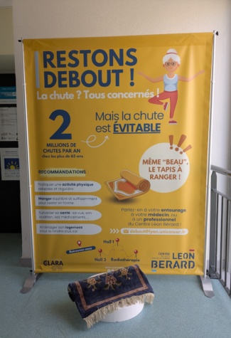 exposition debout - tapis